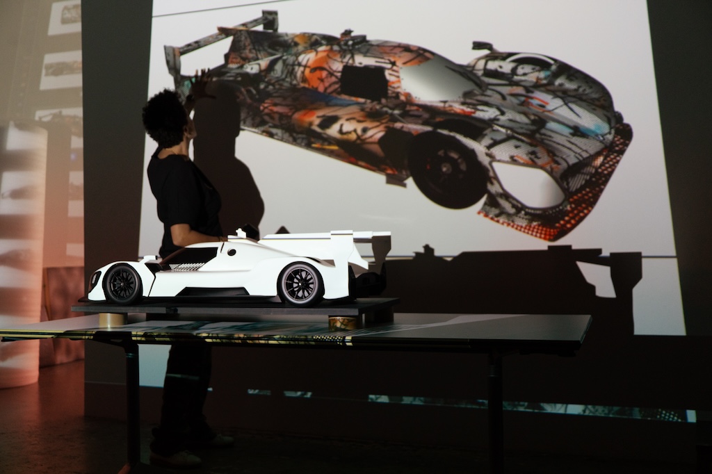 BMW Art Car #20 afsløret i Paris – skal køre på Le Mans
(Foto: BMW AG)